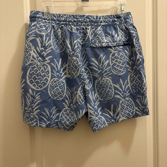 Chubbies Shorts Men's Blue Thigh-Napples 5.5" Lined Swim Trunks Pineapple Medium - Picture 3 of 5